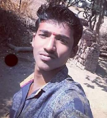 worker dies in machine band | यंत्रांच्या पट्ट्यात अडकून कामगाराचा मृत्यू