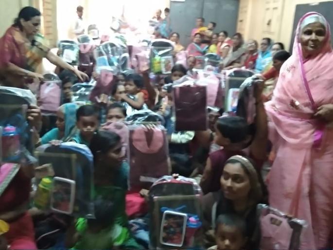 Distribution of school literature to 45 students from Maheshwari Mahila Mandal | माहेश्वरी महिला मंडळाकडून ४५ विद्यार्थ्यांना शालेय साहित्य वाटप  Distribution of school literature to 45 students from Maheshwari Mahila Mandal | माहेश्वरी महिला मंडळाकडून ४५ विद्यार्थ्यांना शालेय साहित्य वाटप