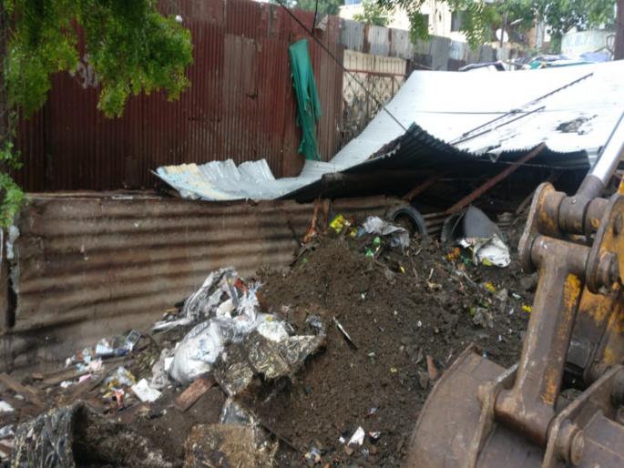 police demolish all the illegal business run at vishrantwadi | विश्रांतवाडीतील मटका अड्डे पाेलिसांनी केले जमीनदाेस्त police demolish all the illegal business run at vishrantwadi | विश्रांतवाडीतील मटका अड्डे पाेलिसांनी केले जमीनदाेस्त