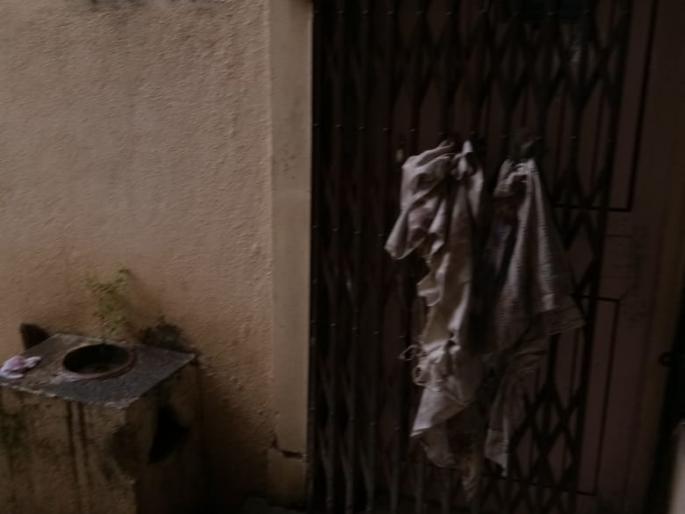 Attempts to burn seven houses in a single building in Jalgaon | जळगावात एकाच इमारतीत सात घरे जाळण्याचा प्रयत्न Attempts to burn seven houses in a single building in Jalgaon | जळगावात एकाच इमारतीत सात घरे जाळण्याचा प्रयत्न