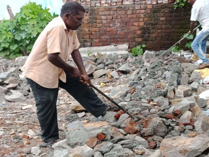 Police register a case for breaking construction on mangroves in Morwa village | मोर्वा गावातील कांदळवन तोडून बांधकाम केल्याप्रकरणी पोलिसांत गुन्हा दाखल Police register a case for breaking construction on mangroves in Morwa village | मोर्वा गावातील कांदळवन तोडून बांधकाम केल्याप्रकरणी पोलिसांत गुन्हा दाखल