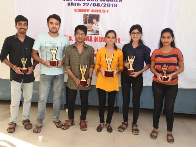 Carom: Mahesh Raikar and Chaitali Suare won tittle | कॅरम : महेश रायकरआणि चैताली सुवारे अजिंक्य Carom: Mahesh Raikar and Chaitali Suare won tittle | कॅरम : महेश रायकरआणि चैताली सुवारे अजिंक्य