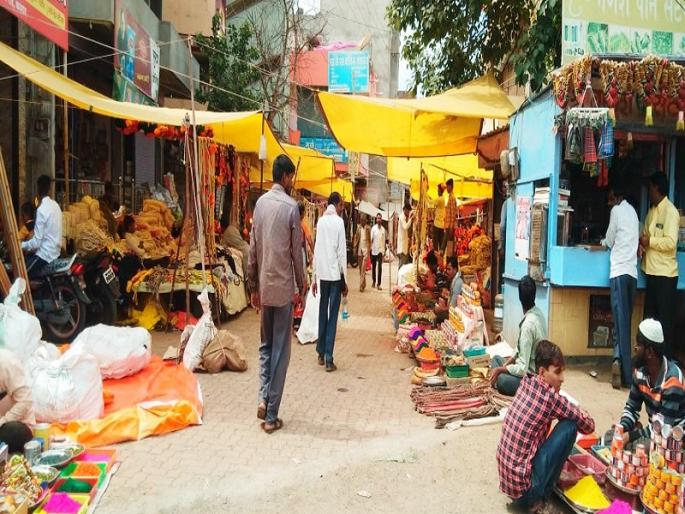 Weekly drought ravaged on Karamad | करमाडच्या आठवडी बाजारावर दुष्काळाचे सावट Weekly drought ravaged on Karamad | करमाडच्या आठवडी बाजारावर दुष्काळाचे सावट