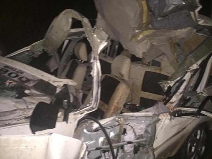 Accident near Aland; Five people of Solapur were killed on the spot | आळंदजवळ अपघात; सोलापूरचे पाच जण जागीच ठार Accident near Aland; Five people of Solapur were killed on the spot | आळंदजवळ अपघात; सोलापूरचे पाच जण जागीच ठार