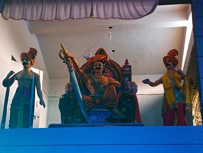 Jejuri Khandoba temple decoration at Ganesh Festival at Kalyan | टिटवाळयात अवतरली खंडेरायाची जेजुरी; 'येळकोट येळकोट जय मल्हार"चा घुमणार नाद Jejuri Khandoba temple decoration at Ganesh Festival at Kalyan | टिटवाळयात अवतरली खंडेरायाची जेजुरी; 'येळकोट येळकोट जय मल्हार"चा घुमणार नाद