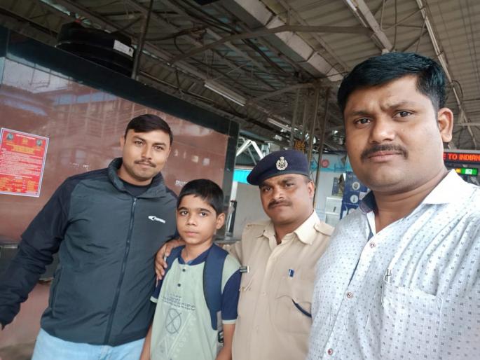 Went on to tution and disappeared; Missing boy from Dombivali station found at nashik | शिकवणीसाठी गेला अन् गायब झाला; डोंबिवली स्टेशनवरुन गायब झालेला मुलगा सापडला नाशिकला Went on to tution and disappeared; Missing boy from Dombivali station found at nashik | शिकवणीसाठी गेला अन् गायब झाला; डोंबिवली स्टेशनवरुन गायब झालेला मुलगा सापडला नाशिकला