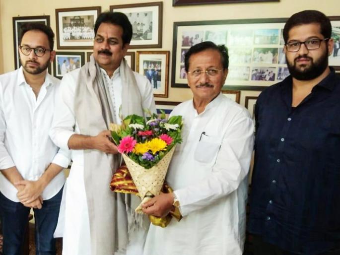 Patil of Indapur meets Akalu's Patil | हर्षवर्धन पाटील सोडणार काँग्रेसची साथ? अकलूजमध्ये विजयसिंह मोहिते पाटलांची घेतली भेट Patil of Indapur meets Akalu's Patil | हर्षवर्धन पाटील सोडणार काँग्रेसची साथ? अकलूजमध्ये विजयसिंह मोहिते पाटलांची घेतली भेट