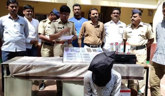 Arrested in Pandharpur for making fake currency notes | बनावट नोटा तयार करणाºयास पंढरपुरात अटक Arrested in Pandharpur for making fake currency notes | बनावट नोटा तयार करणाºयास पंढरपुरात अटक