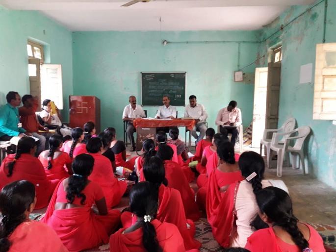 Tuberculosis, Leprosy Exploration Campaign, Impact of Asha and NHM Workers agitation in Beed | बीडमध्ये क्षयरोग, कुष्ठरूग्ण शोध अभियानावर आशा, एनएचएम कर्मचाऱ्यांच्या संपाचा परिणाम Tuberculosis, Leprosy Exploration Campaign, Impact of Asha and NHM Workers agitation in Beed | बीडमध्ये क्षयरोग, कुष्ठरूग्ण शोध अभियानावर आशा, एनएचएम कर्मचाऱ्यांच्या संपाचा परिणाम