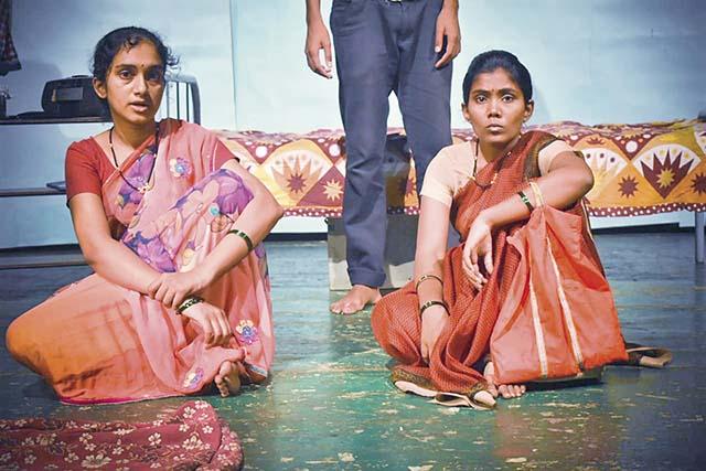 purushottam karandak 2019- whats going wrong for Pune teams? | पुरुषोत्तम करंडक पुणेकरांना का हुलकावणी देतोय?