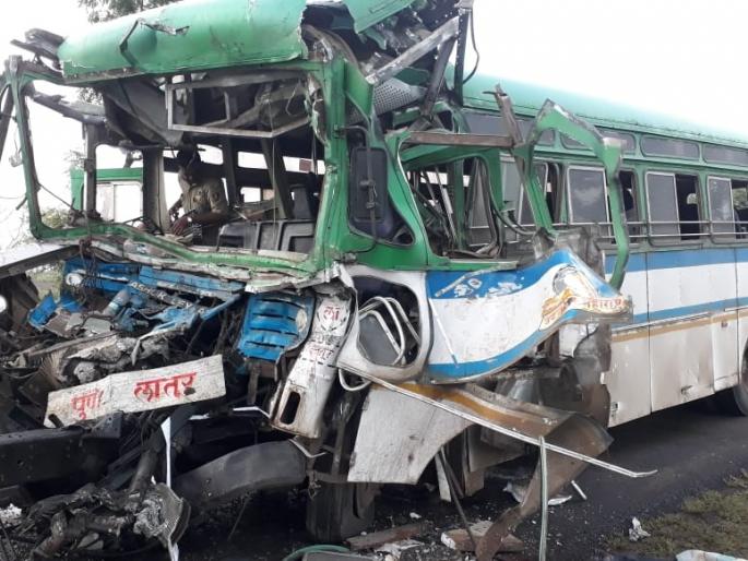 Accident on Barshi-Kurduwadi road; Two killed, seven passengers injured | बार्शी-कुर्डूवाडी रस्त्यावर अपघात; दोन ठार, सात प्रवासी जखमी Accident on Barshi-Kurduwadi road; Two killed, seven passengers injured | बार्शी-कुर्डूवाडी रस्त्यावर अपघात; दोन ठार, सात प्रवासी जखमी