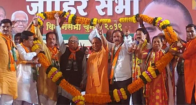 Maharashtra Election 2019: Former Congress councilor Shiva Shetty enters BJP with workers | Maharashtra Election 2019: काँग्रेसचे माजी नगरसेवक शिवा शेट्टी यांचा कार्यकर्त्यांसह भाजपात प्रवेश