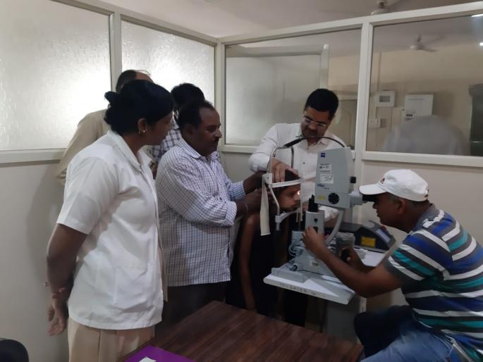 12-year-old girl's sand dunes passing through her eyes; Health screening has come with shocking truth | 12 वर्षीय मुलीच्या डोळ्यातून निघायचे वाळूचे खडे; आरोग्य तपासणीत धक्कादायक सत्य आले समोर 12-year-old girl's sand dunes passing through her eyes; Health screening has come with shocking truth | 12 वर्षीय मुलीच्या डोळ्यातून निघायचे वाळूचे खडे; आरोग्य तपासणीत धक्कादायक सत्य आले समोर
