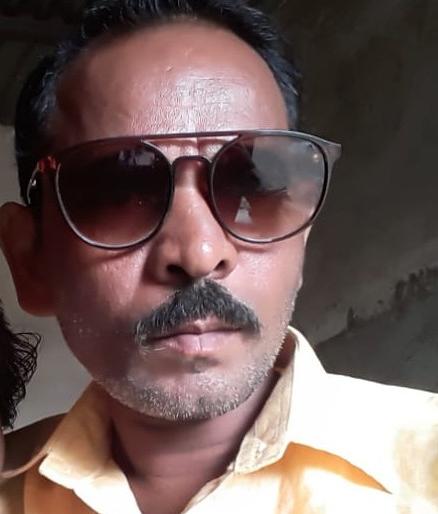 Put my body in the trash ... Young girl's suicide by writing a letter | माझा मृतदेह कचराकुंडीत टाका...अशी चिठ्ठी लिहून तरुणाची आत्महत्या Put my body in the trash ... Young girl's suicide by writing a letter | माझा मृतदेह कचराकुंडीत टाका...अशी चिठ्ठी लिहून तरुणाची आत्महत्या