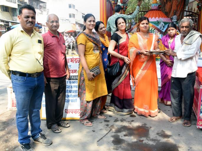 Dinner boxes provided by Box of Health Group | बॉक्स आॅफ हेल्फ ग्रुपने पुरविले जेवनणाचे डबे Dinner boxes provided by Box of Health Group | बॉक्स आॅफ हेल्फ ग्रुपने पुरविले जेवनणाचे डबे