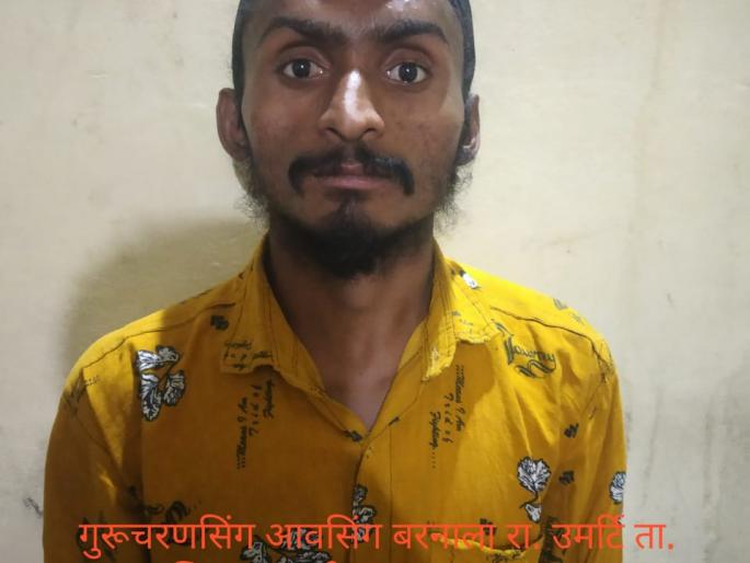 With the money in the pants pocket extended the neck mangalsutra | गावठी पिस्तुल तयार करणाºयाला दोन पिस्तुलसह अटक With the money in the pants pocket extended the neck mangalsutra | गावठी पिस्तुल तयार करणाºयाला दोन पिस्तुलसह अटक