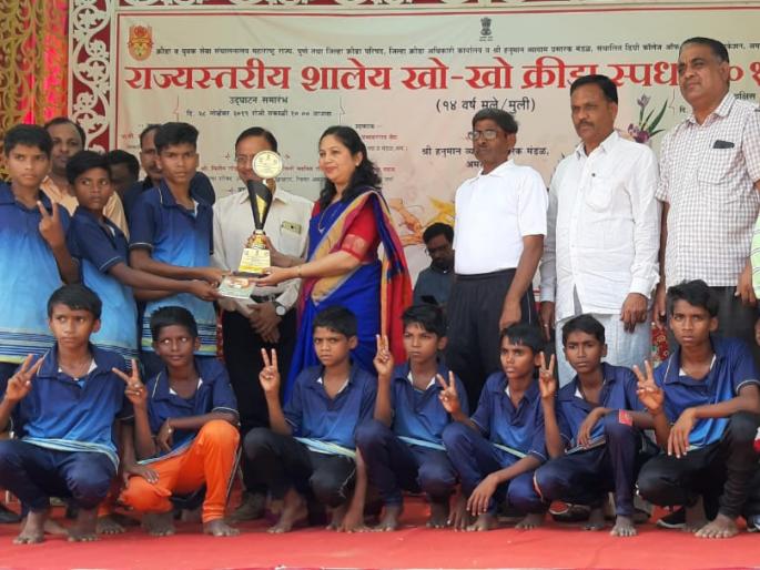 Nashik's players have earned runners-up | नाशिकच्या अपघातग्रस्त खेळाडूंनी मिळवले उपविजेतेपद Nashik's players have earned runners-up | नाशिकच्या अपघातग्रस्त खेळाडूंनी मिळवले उपविजेतेपद