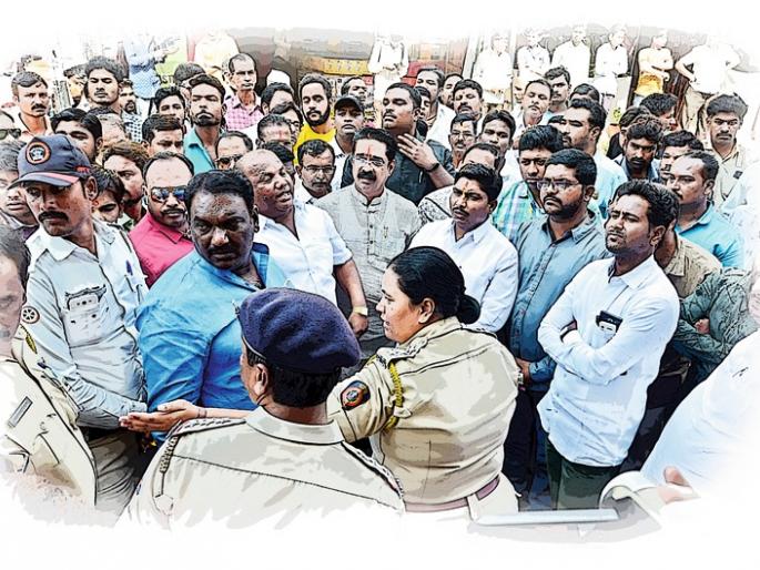 Khaki VS Khadi! For this reason only the new ... the tradition of controversy is old! | खाकी VS खादी ! निमित्त केवळ नवीपेठेचं... वादाची परंपरा जुनीच! Khaki VS Khadi! For this reason only the new ... the tradition of controversy is old! | खाकी VS खादी ! निमित्त केवळ नवीपेठेचं... वादाची परंपरा जुनीच!