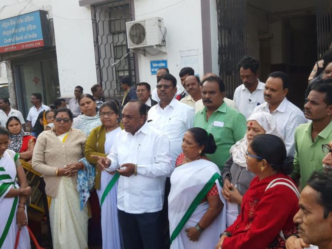 Nurse, Fourth-class staff participated in Bharat Bandh, hit the patient service | परिचारिका, चतुर्थश्रेणी कर्मचाऱ्यांचा देशव्यापी संपात सहभाग, रुग्णसेवेला फटका Nurse, Fourth-class staff participated in Bharat Bandh, hit the patient service | परिचारिका, चतुर्थश्रेणी कर्मचाऱ्यांचा देशव्यापी संपात सहभाग, रुग्णसेवेला फटका