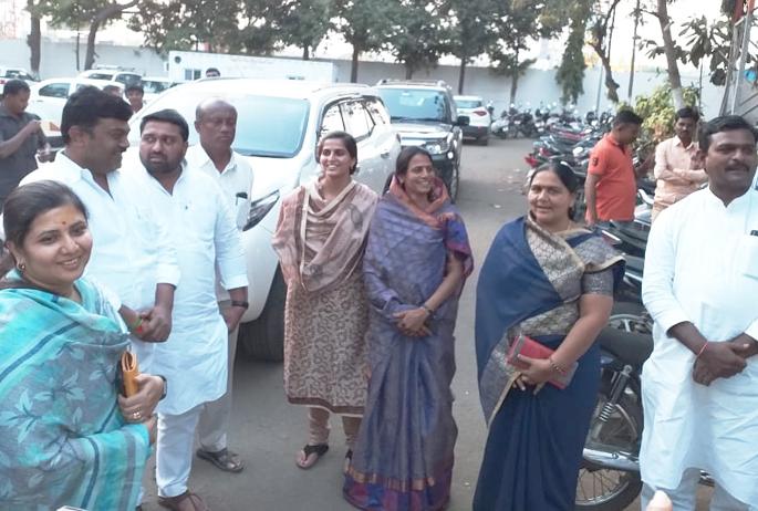 Comfort to those 'members' of Mohite-Patil group | मोहिते-पाटील गटाच्या 'त्या' सदस्यांना दिलासा Comfort to those 'members' of Mohite-Patil group | मोहिते-पाटील गटाच्या 'त्या' सदस्यांना दिलासा