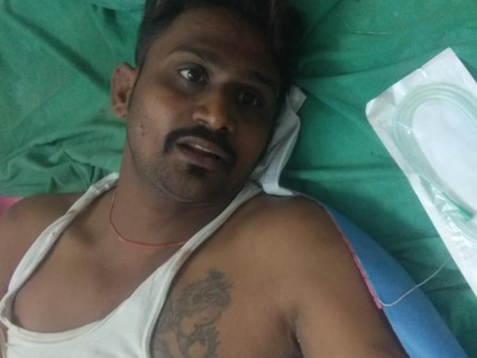 Sword attack on youth in Bhusawal | भुसावळात तरूणावर तलवार हल्ला Sword attack on youth in Bhusawal | भुसावळात तरूणावर तलवार हल्ला