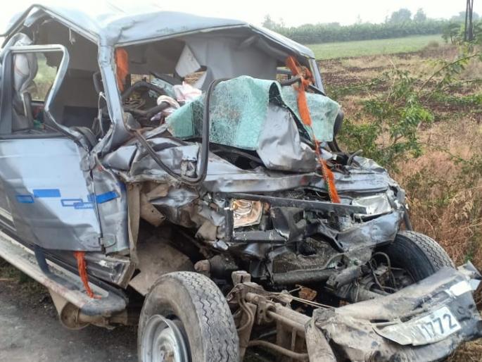 Heartbreaking event! Dumper, 3 killed in cruiser crash | हृदयद्रावक घटना ! डंपर, क्रुझरच्या अपघातात १२ जणांचा मृत्यू Heartbreaking event! Dumper, 3 killed in cruiser crash | हृदयद्रावक घटना ! डंपर, क्रुझरच्या अपघातात १२ जणांचा मृत्यू