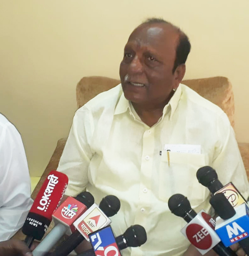 We will contest the Solapur Lok Sabha: Laxmanrao Dhole | सोलापूर लोकसभा आपण लढवू : लक्ष्मणराव ढोबळे  We will contest the Solapur Lok Sabha: Laxmanrao Dhole | सोलापूर लोकसभा आपण लढवू : लक्ष्मणराव ढोबळे