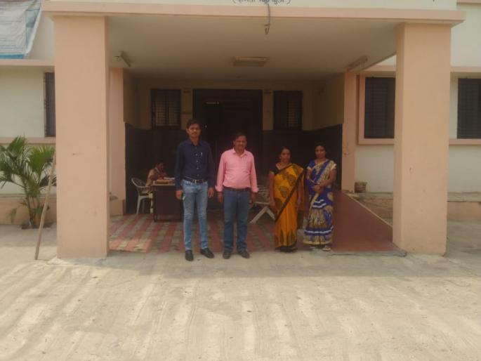 coronavirus: 110 beds ready for quarantine in Selu; Two hostels were taken into custody | coronavirus : सेलूत क्वारंटाईनसाठी ११० बेड सज्ज; दोन वसतिगृह घेतली ताब्यात coronavirus: 110 beds ready for quarantine in Selu; Two hostels were taken into custody | coronavirus : सेलूत क्वारंटाईनसाठी ११० बेड सज्ज; दोन वसतिगृह घेतली ताब्यात