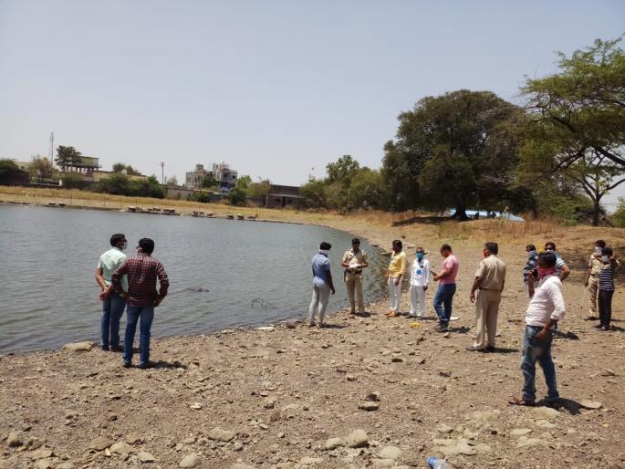 The body of the missing youth was found in the lake for two days | दोन दिवसांपासून बेपत्ता तरुणाचा मृतदेह तलावात सापडला The body of the missing youth was found in the lake for two days | दोन दिवसांपासून बेपत्ता तरुणाचा मृतदेह तलावात सापडला