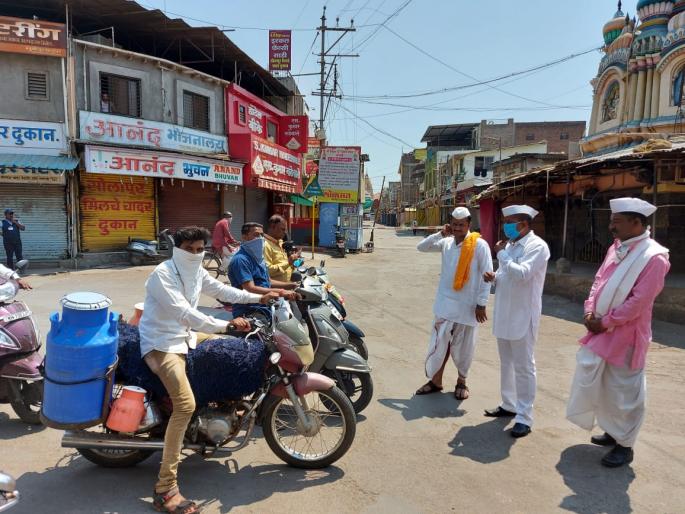Citizens Awareness by Police in Warkari Gate in Pandhari Nagar, Panduranga | पांडुरंगाच्या पंढरी नगरीत वारकरी वेशात पोलिसांनी केले नागरिकांचे प्रबोधन Citizens Awareness by Police in Warkari Gate in Pandhari Nagar, Panduranga | पांडुरंगाच्या पंढरी नगरीत वारकरी वेशात पोलिसांनी केले नागरिकांचे प्रबोधन