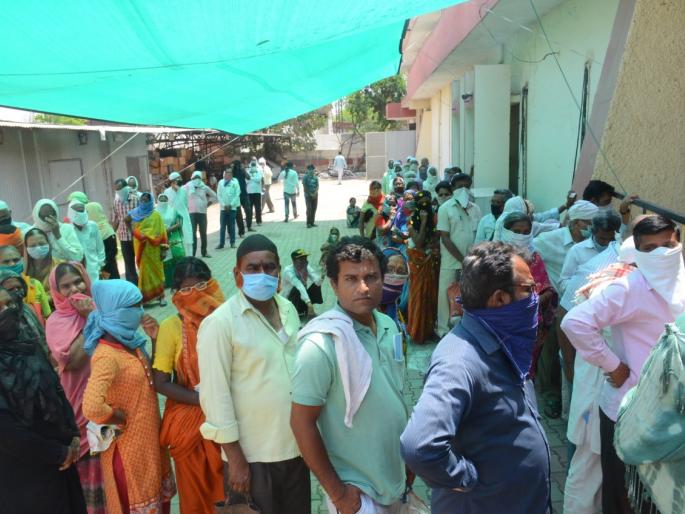 CoronaVirus: It's now SRP's turn; How serious will the Parbhani citizems be? | CoronaVirus : आता आली 'एसआरपी'ची बारी; पराभणीकरांना होईल का गांभीर्याची जाणीव ? CoronaVirus: It's now SRP's turn; How serious will the Parbhani citizems be? | CoronaVirus : आता आली 'एसआरपी'ची बारी; पराभणीकरांना होईल का गांभीर्याची जाणीव ?