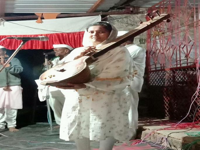 'Revolution' that enlightens the society through kirtan! | कीर्तनातून समाजप्रबोधन करणारी ‘क्रांती’ !