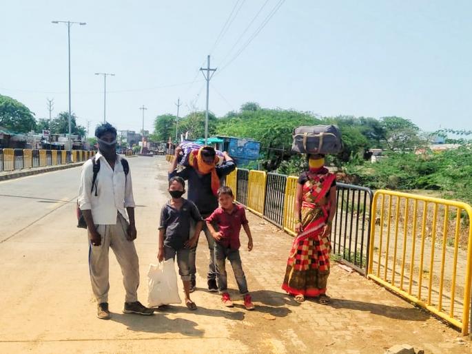 CoronaVirus: Lockdown discourages employment; The family travels from Indapur to Manvat for human food | CoronaVirus: लॉकडाउनमुळे रोजगार हिरावला; अन्न-निवाऱ्यासाठी मजूर कुंटूंबाचा इंदापूर ते मानवत पायी प्रवास CoronaVirus: Lockdown discourages employment; The family travels from Indapur to Manvat for human food | CoronaVirus: लॉकडाउनमुळे रोजगार हिरावला; अन्न-निवाऱ्यासाठी मजूर कुंटूंबाचा इंदापूर ते मानवत पायी प्रवास
