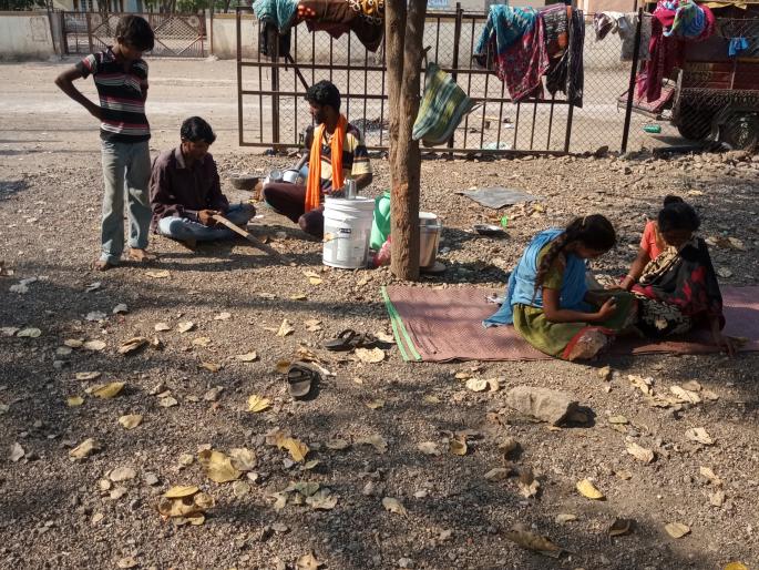 Thick-salt salt will take days off ... but first Corona should go | तिखट -मीठ खाऊन दिवस काढू...पण आधी कोरोना गेला पाहिजे  Thick-salt salt will take days off ... but first Corona should go | तिखट -मीठ खाऊन दिवस काढू...पण आधी कोरोना गेला पाहिजे