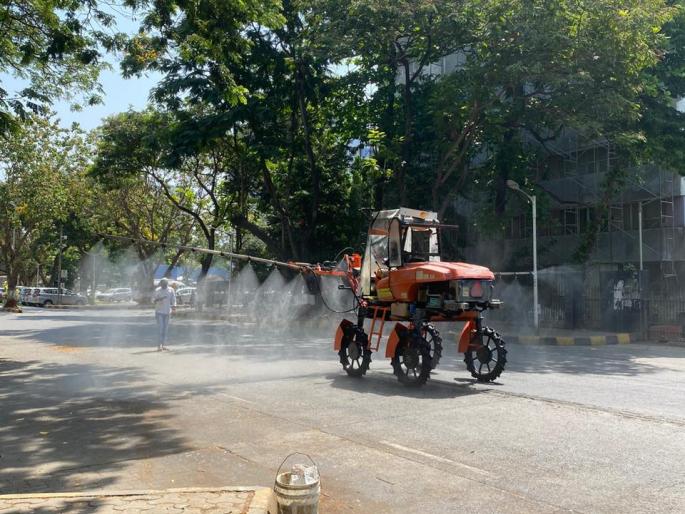 Pesticide spraying under the preventive measures by MMRDA in BKC | बीकेसीमध्ये एमएमआरडीएकडून प्रतिबंधक उपाययोजनेअंतर्गत जंतूनाशक फवारणी Pesticide spraying under the preventive measures by MMRDA in BKC | बीकेसीमध्ये एमएमआरडीएकडून प्रतिबंधक उपाययोजनेअंतर्गत जंतूनाशक फवारणी