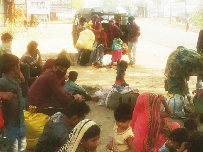 CoronaVirus: 'We have nothing left'; 40 laborers left Paithan towards Madhya Pradesh by walking | CoronaVirus : 'आमच्याकडे आता काही उरले नाही'; पैठणमधून ४० मजुर पायी निघाले मध्यप्रदेशकडे CoronaVirus: 'We have nothing left'; 40 laborers left Paithan towards Madhya Pradesh by walking | CoronaVirus : 'आमच्याकडे आता काही उरले नाही'; पैठणमधून ४० मजुर पायी निघाले मध्यप्रदेशकडे