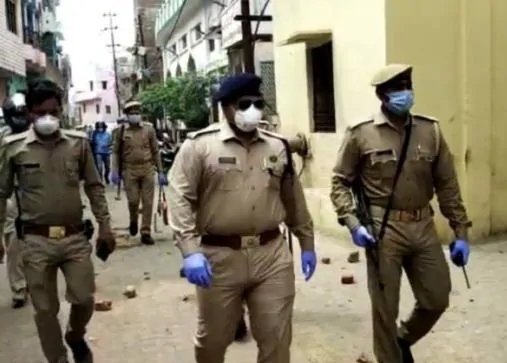 coronavirus: attack on a squad that went to investigate Corona patient in Uttar Pradesh BKP | coronavirus : उत्तर प्रदेशात कोरोना तपासणी करण्यास गेलेल्या पथकावर पुन्हा हल्ला coronavirus: attack on a squad that went to investigate Corona patient in Uttar Pradesh BKP | coronavirus : उत्तर प्रदेशात कोरोना तपासणी करण्यास गेलेल्या पथकावर पुन्हा हल्ला