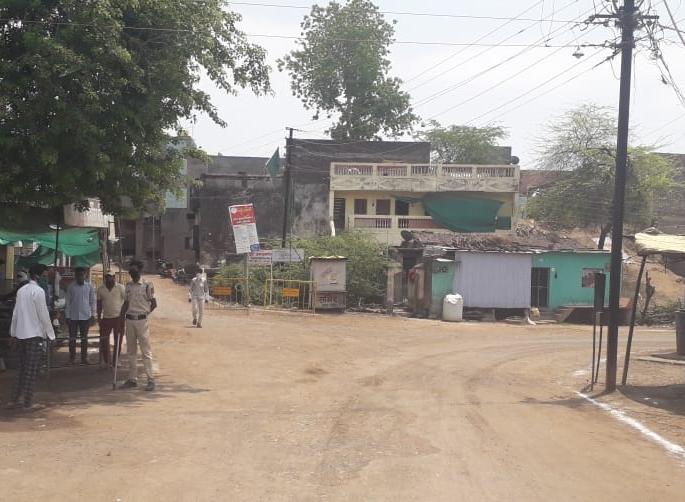 20 people allowed for Vir Sutra's funeral | वीर सुपुत्राच्या अंत्ययात्रेला २० जणांना परवानगी; अंत्यसंस्कार सोमवारी होण्याची शक्यता 20 people allowed for Vir Sutra's funeral | वीर सुपुत्राच्या अंत्ययात्रेला २० जणांना परवानगी; अंत्यसंस्कार सोमवारी होण्याची शक्यता