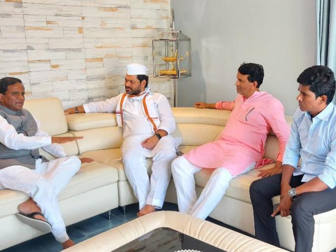 Three hours of secret discussion between Raosaheb Danve, Dhananjay Munde and Amarsingh Pandit | रावसाहेब दानवे, धनंजय मुंडे आणि अमरसिंह पंडित यांच्यात गुप्त खलबते Three hours of secret discussion between Raosaheb Danve, Dhananjay Munde and Amarsingh Pandit | रावसाहेब दानवे, धनंजय मुंडे आणि अमरसिंह पंडित यांच्यात गुप्त खलबते