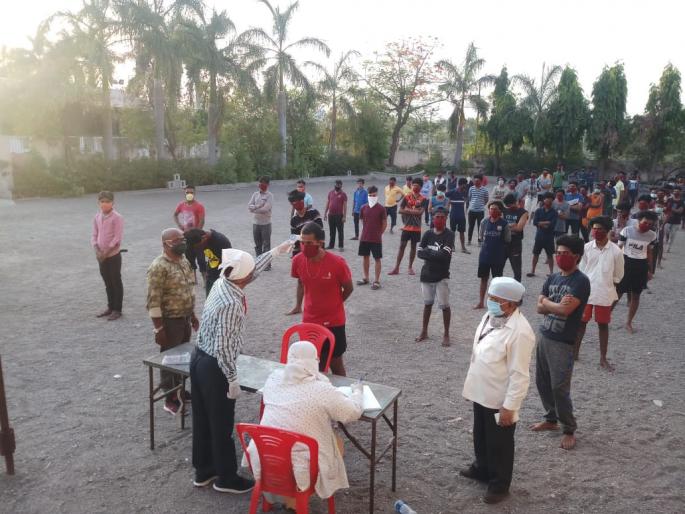 Corporation arranges shelter for 87 foreign workers | परराज्यातील ८७ मजुरांची धुळ्यात राहण्याची व्यवस्था Corporation arranges shelter for 87 foreign workers | परराज्यातील ८७ मजुरांची धुळ्यात राहण्याची व्यवस्था