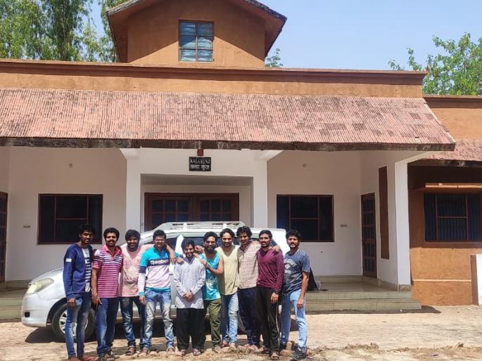 CoronaVirus: Pleasant! Eleven novice sculptors stranded in Udaipur due to lockdown return; Will go directly to the village | CoronaVirus : सुखद ! लॉकडाऊनमुळे उदयपूरमध्ये अडकलेले सहा नवोदित शिल्पकार परतले; थेट गावी जाणार CoronaVirus: Pleasant! Eleven novice sculptors stranded in Udaipur due to lockdown return; Will go directly to the village | CoronaVirus : सुखद ! लॉकडाऊनमुळे उदयपूरमध्ये अडकलेले सहा नवोदित शिल्पकार परतले; थेट गावी जाणार