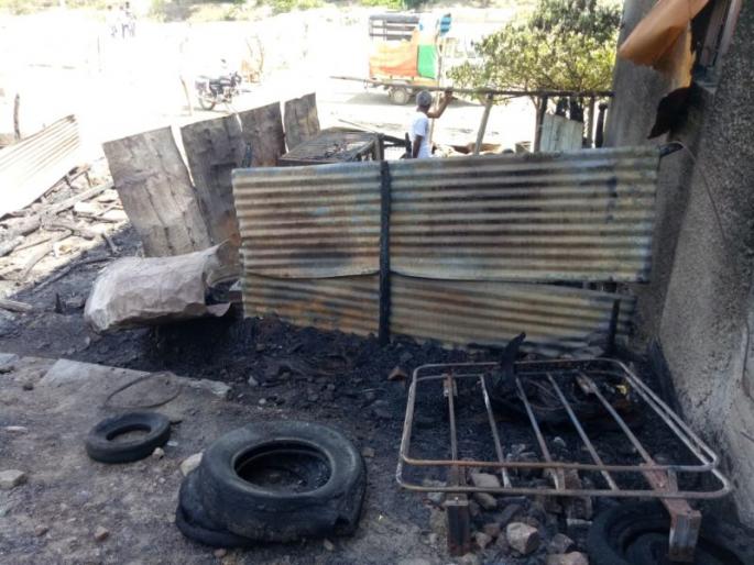 Cotton caught fire due to short circuit in Wardha district; Loss of ten lakhs | वर्धा जिल्ह्यात शॉर्टसर्किटने कापसाच्या गाठीला लागली आग; दहा लाखाचे नुकसान Cotton caught fire due to short circuit in Wardha district; Loss of ten lakhs | वर्धा जिल्ह्यात शॉर्टसर्किटने कापसाच्या गाठीला लागली आग; दहा लाखाचे नुकसान