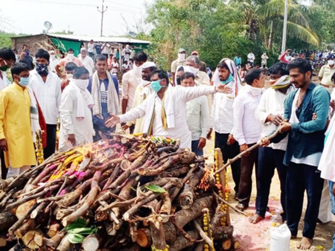 Last farewell to martyr Dhanaji Honmane in the triumph of 'Amar Rahe' | ‘अमर रहे’ च्या जयघोषात शहीद धनाजी होनमाने यांना अखेरचा निरोप Last farewell to martyr Dhanaji Honmane in the triumph of 'Amar Rahe' | ‘अमर रहे’ च्या जयघोषात शहीद धनाजी होनमाने यांना अखेरचा निरोप