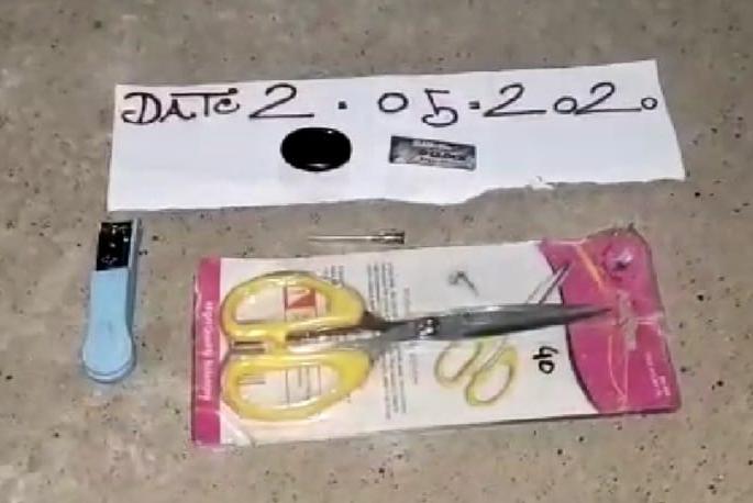 Shocking Video Viral- Avoiding Danger Avoids Danger | धक्कादायक व्हीडिओ व्हायरल- सुलेमानी पत्थर धारण केल्यास टळतो धोका Shocking Video Viral- Avoiding Danger Avoids Danger | धक्कादायक व्हीडिओ व्हायरल- सुलेमानी पत्थर धारण केल्यास टळतो धोका