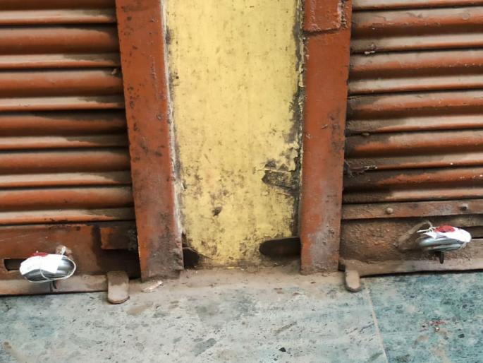 Sealed the wine shop at Bodwad | बोदवड येथे वाईन शॉपला ठोकले सील Sealed the wine shop at Bodwad | बोदवड येथे वाईन शॉपला ठोकले सील