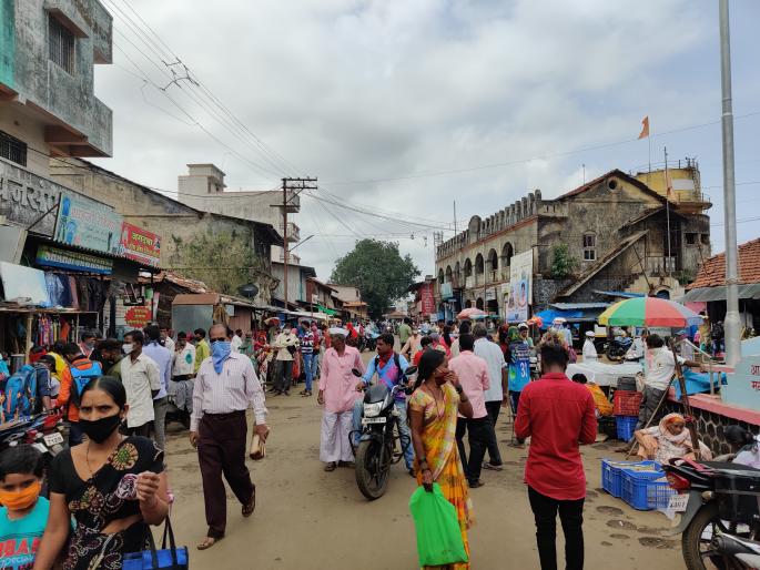 6 employees of three banks affected in Jawahar; Fear of contagion to thousands of laborers and homeless people | जव्हारमध्ये तीन बँकेतील 6 कर्मचारी बाधित; हजारो मजूर तथा निराधार व्यक्तींना लागणची भीती