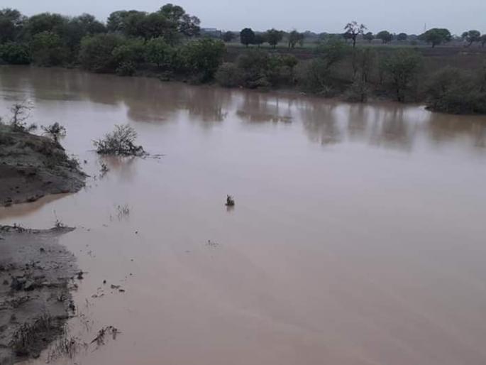 Excessive rainfall in 5 circles in Osmanabad district | उस्मानाबाद जिल्ह्यातील ५ मंडळात अतिवृष्टी Excessive rainfall in 5 circles in Osmanabad district | उस्मानाबाद जिल्ह्यातील ५ मंडळात अतिवृष्टी