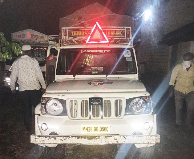 Two killed in an accident | मालवाहू वाहन व दुचाकी अपघातात दोन ठार, दोन गंभीर जखमी Two killed in an accident | मालवाहू वाहन व दुचाकी अपघातात दोन ठार, दोन गंभीर जखमी