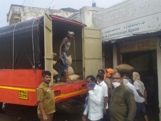 Due to low passenger response, ST now focuses on freight | प्रवाशांचा प्रतिसाद कमी असल्याने एसटीचा आता मालवाहतुकीवर भर Due to low passenger response, ST now focuses on freight | प्रवाशांचा प्रतिसाद कमी असल्याने एसटीचा आता मालवाहतुकीवर भर