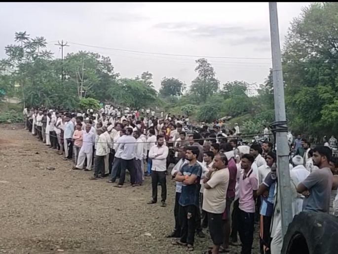 Muktainagar Panchayat Samiti's Mahi Chairman D. O. Patil killed by slitting his throat | मुक्ताईनगर पंचायत समितीचे माजी सभापती डी. ओ. पाटील यांची गळा चिरून हत्या Muktainagar Panchayat Samiti's Mahi Chairman D. O. Patil killed by slitting his throat | मुक्ताईनगर पंचायत समितीचे माजी सभापती डी. ओ. पाटील यांची गळा चिरून हत्या